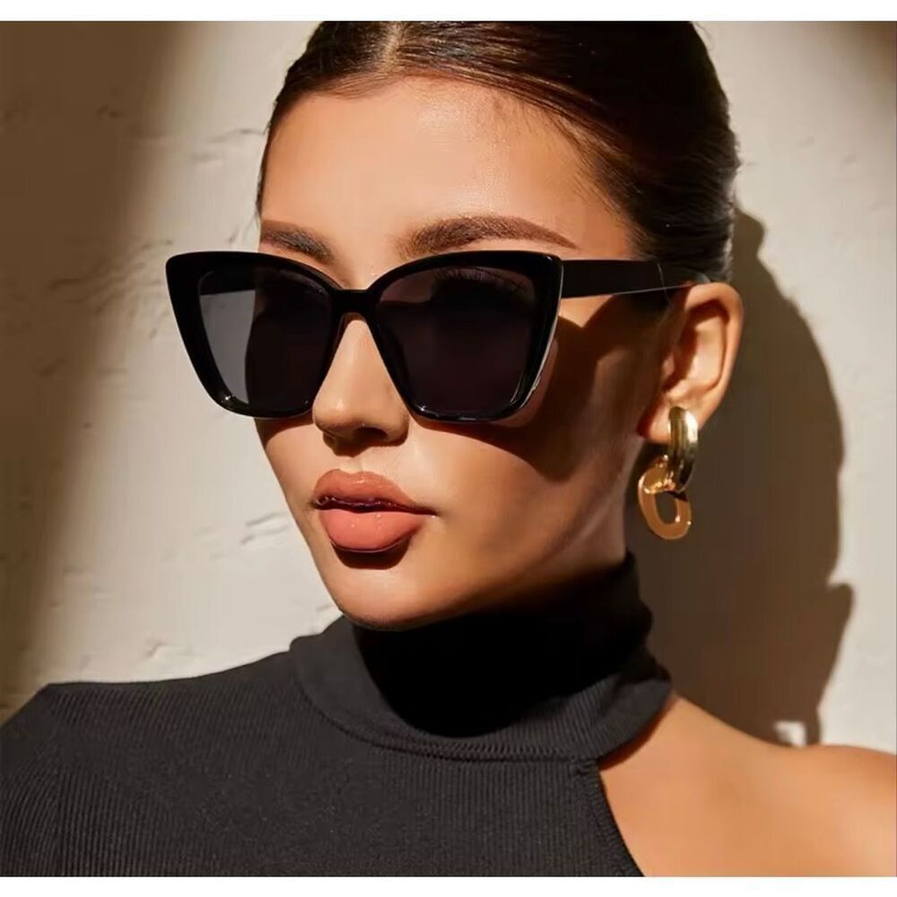NWOT Black Statement Cat Eye Sunnies Sunglasses